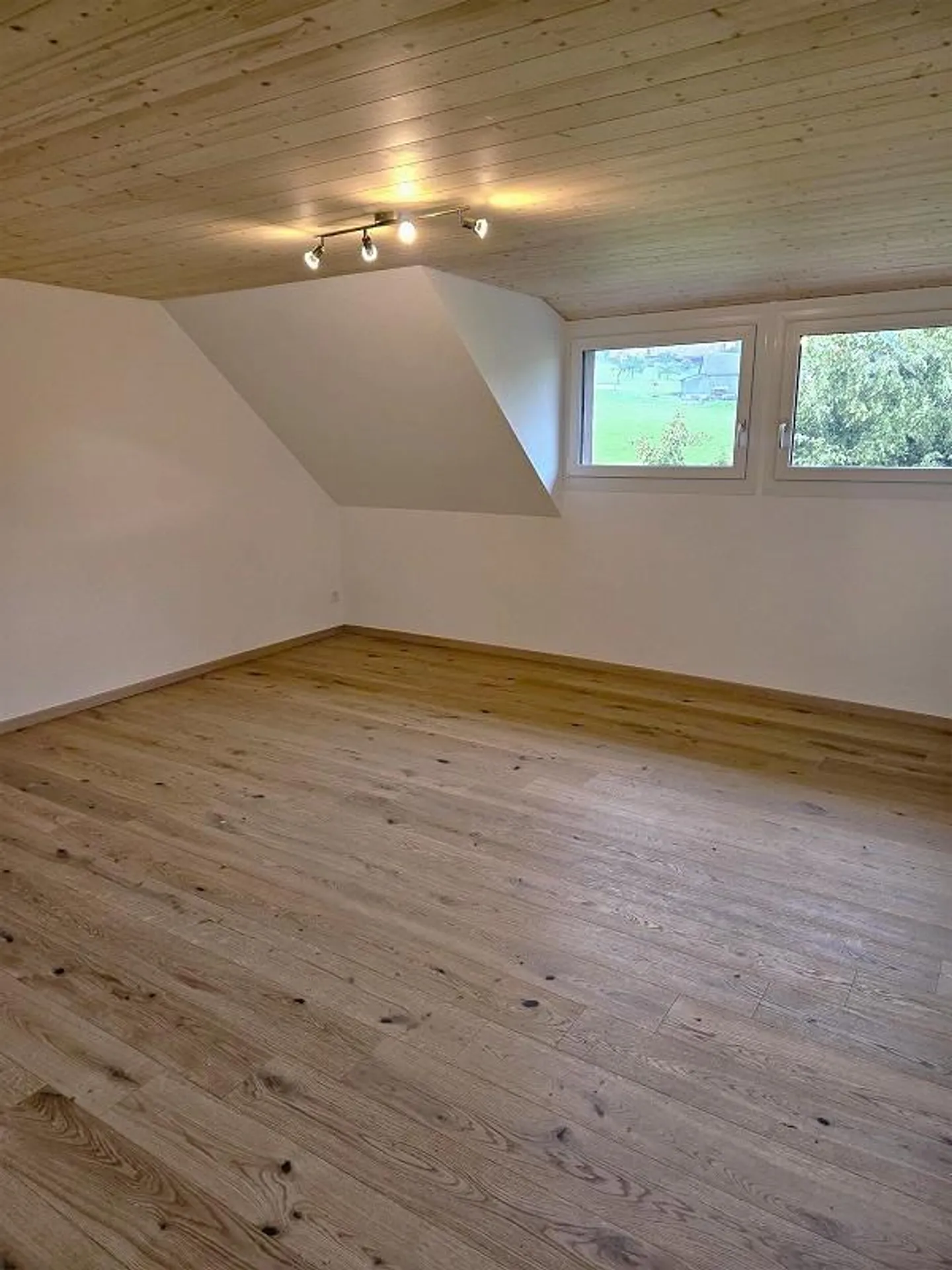 8 1/2 - Zimmer Attikawohnung an ruhiger und idyllischer Wohnlage - Foto 6 di 7