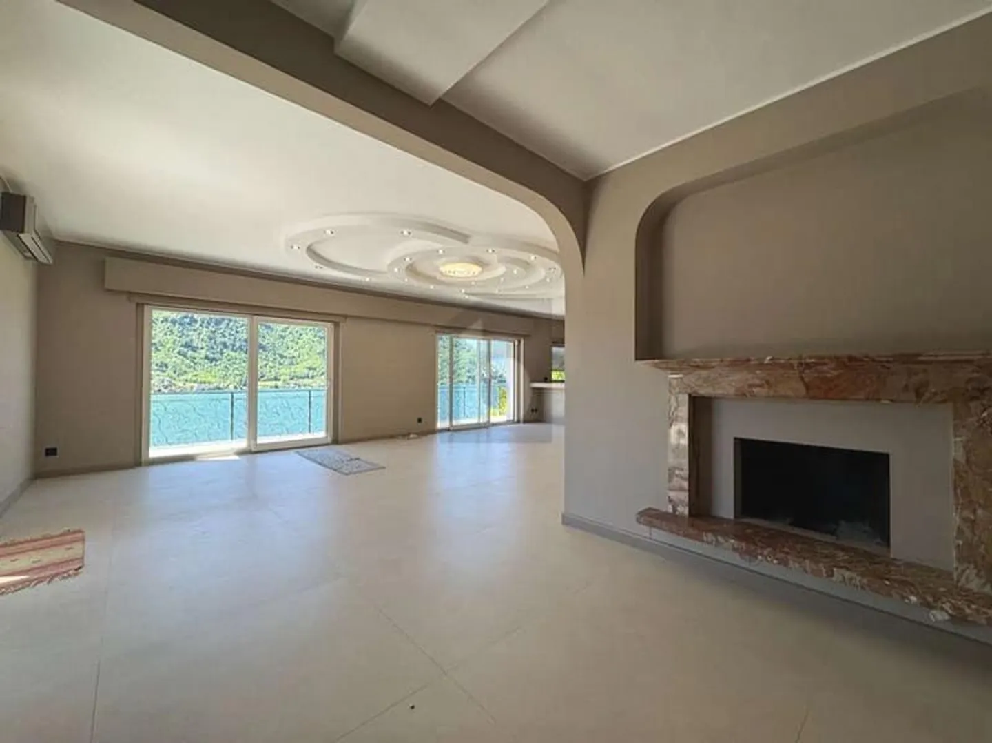 Villa Elegante con Vista Lago - Foto 3 di 5