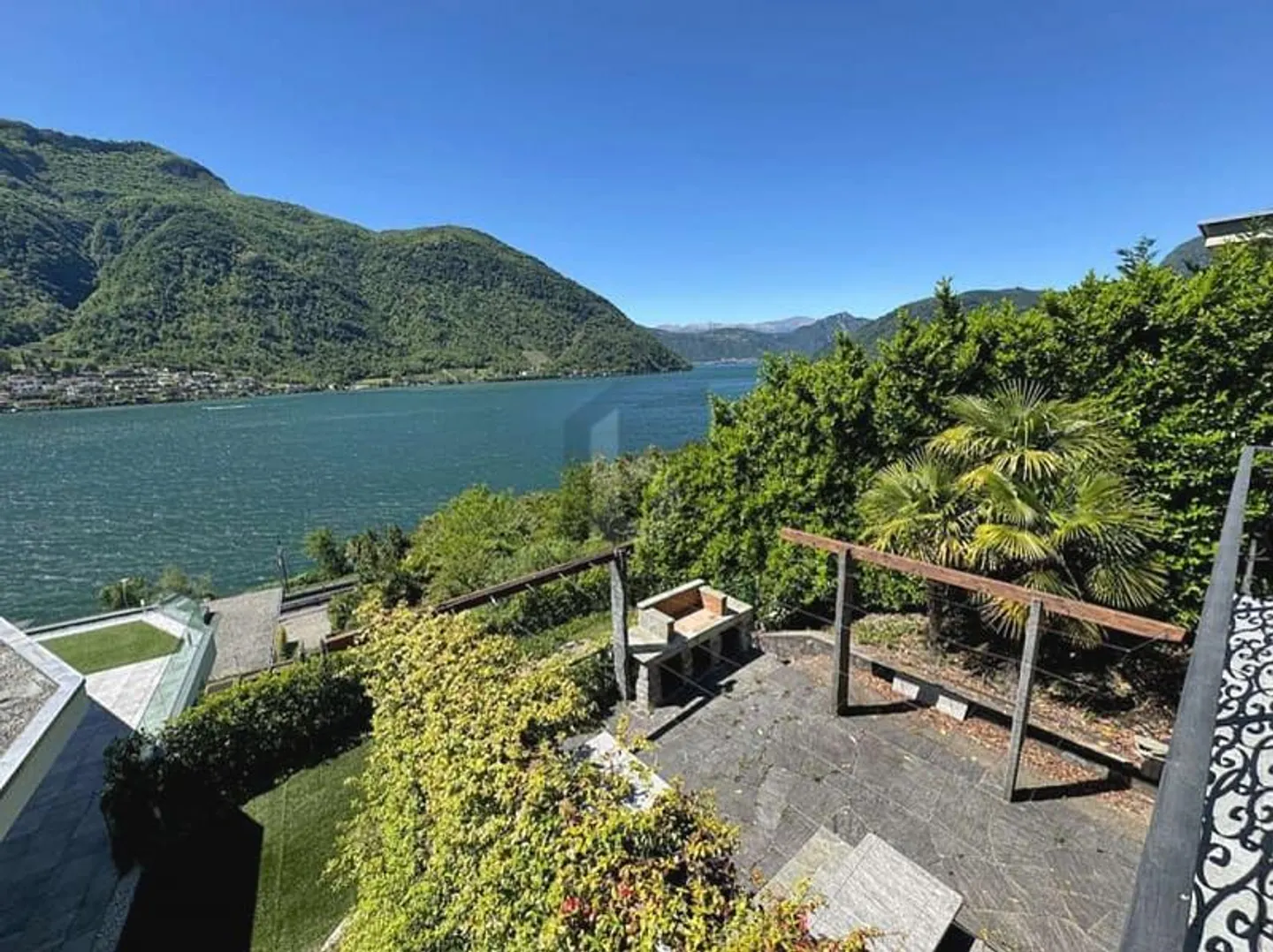 Villa Elegante con Vista Lago - Foto 4 di 5