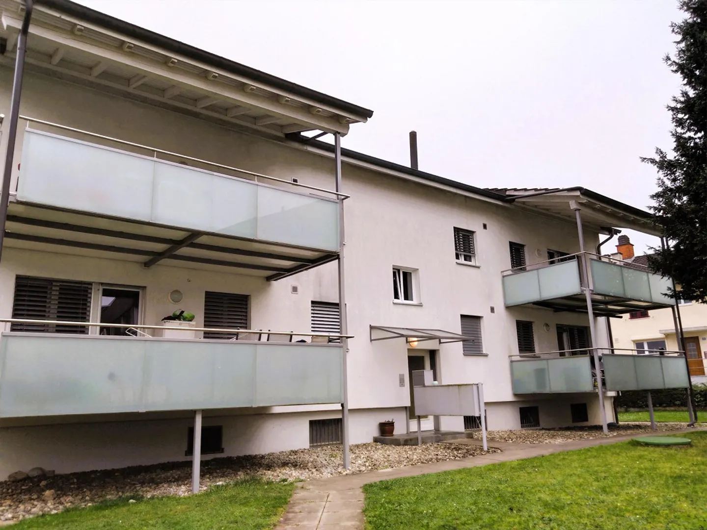 Au milieu du village - Photo 1 sur 11