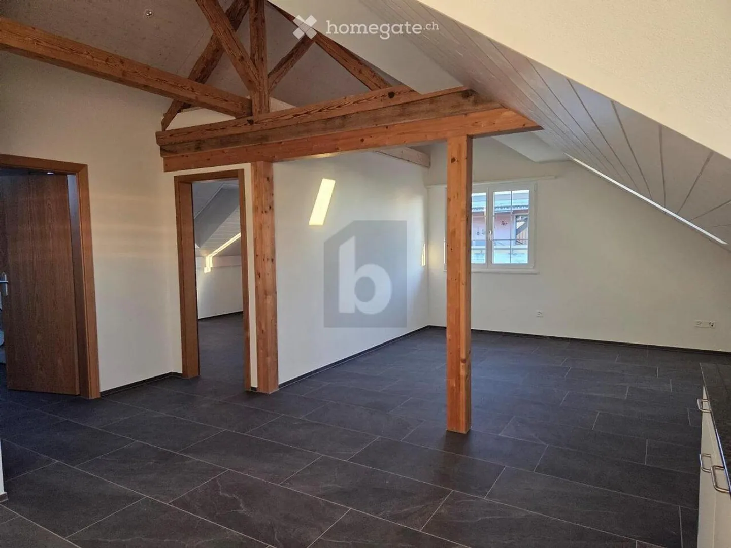 NEU, HISTORISCH, GROSSER GARTEN ZUR MITBENUTZUNG - Foto 2 von 3