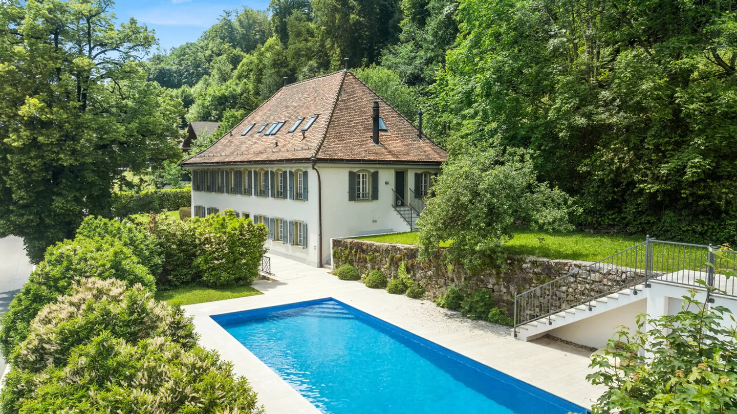 Beautiful property with swimming pool on the heights of Vevey - Photo 1 of 18