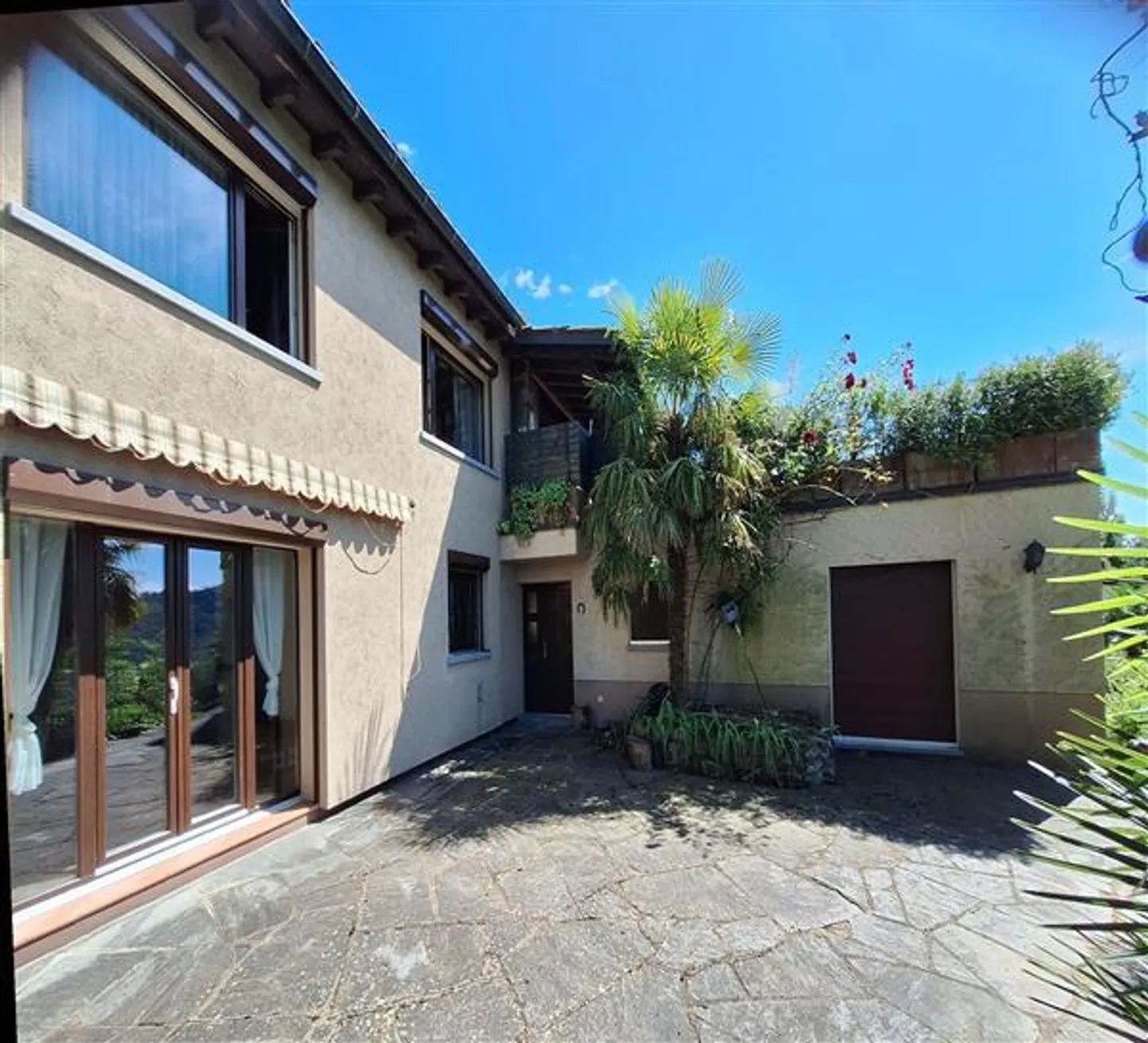 Carabbia: Single-family house 7.5 rooms - Photo 2 of 12