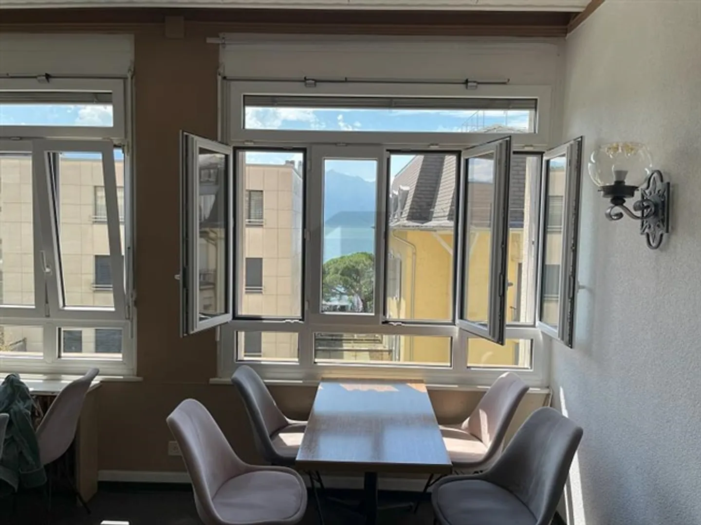 Restaurant Charmant avec Vue sur le Lac - Photo 1 sur 5