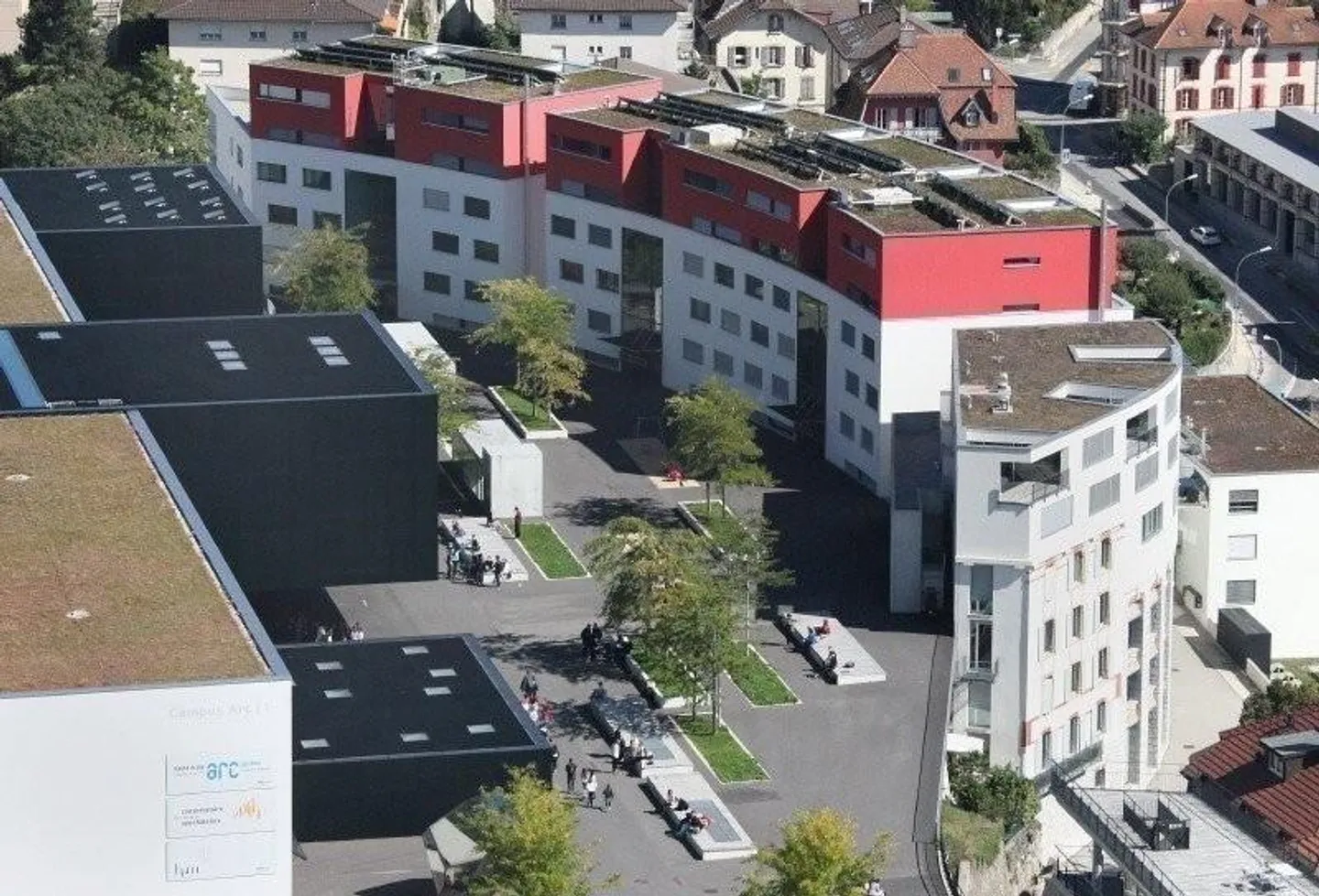 Posto Auto Moderno a Neuchâtel - Foto 3 di 4