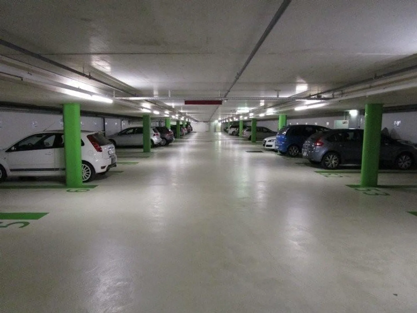 Posto Auto Moderno a Neuchâtel - Foto 4 di 4