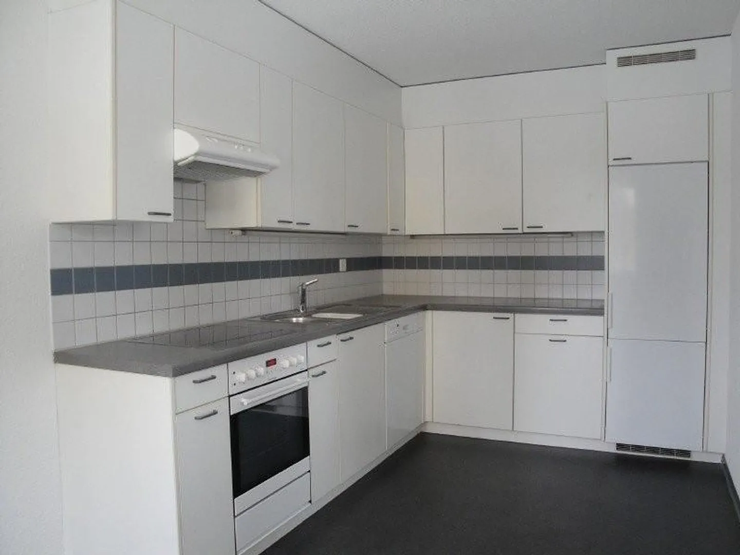 Central Living - Away from Stress and Noise - Photo 2 of 11