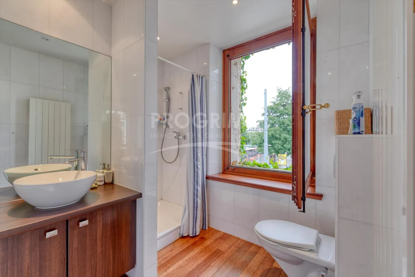 Quai du Rhône. Hochwertige Büros mit Glasfaser, Parkplätzen und Balkonen. Parkplätze - Foto 10 von 11