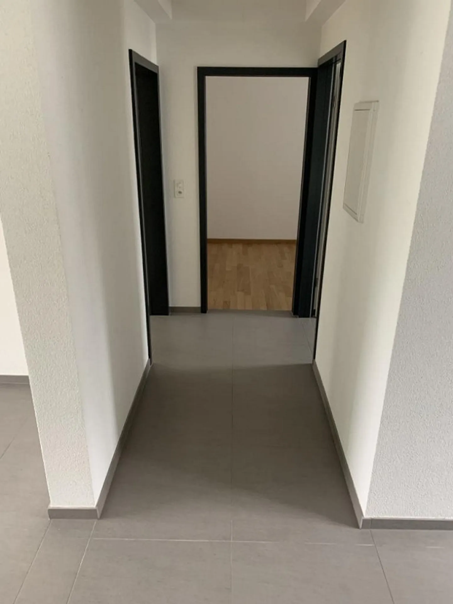 Wunderschöne 3.0 Zimmerwohnung mit kleinem Gartensitzplatz - Photo 2 sur 6