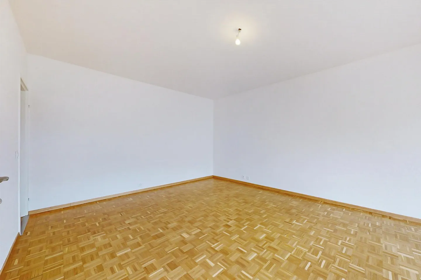 Vicino alla città e alla stazione CFF - Foto 4 di 6