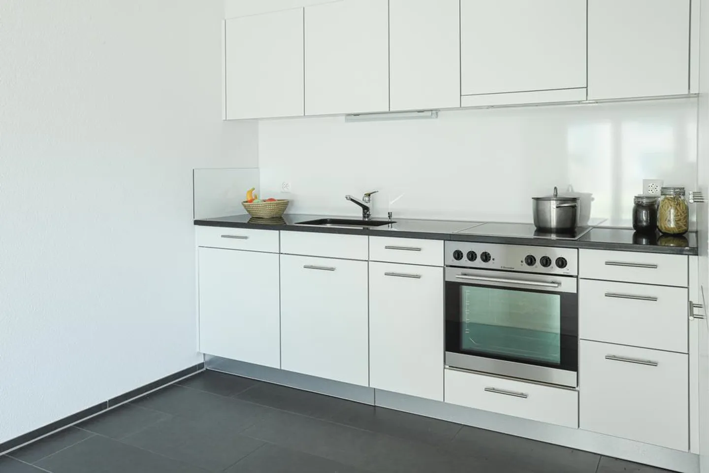 Appartements de 2,5 pièces avec patio généreux - Photo 2 sur 7