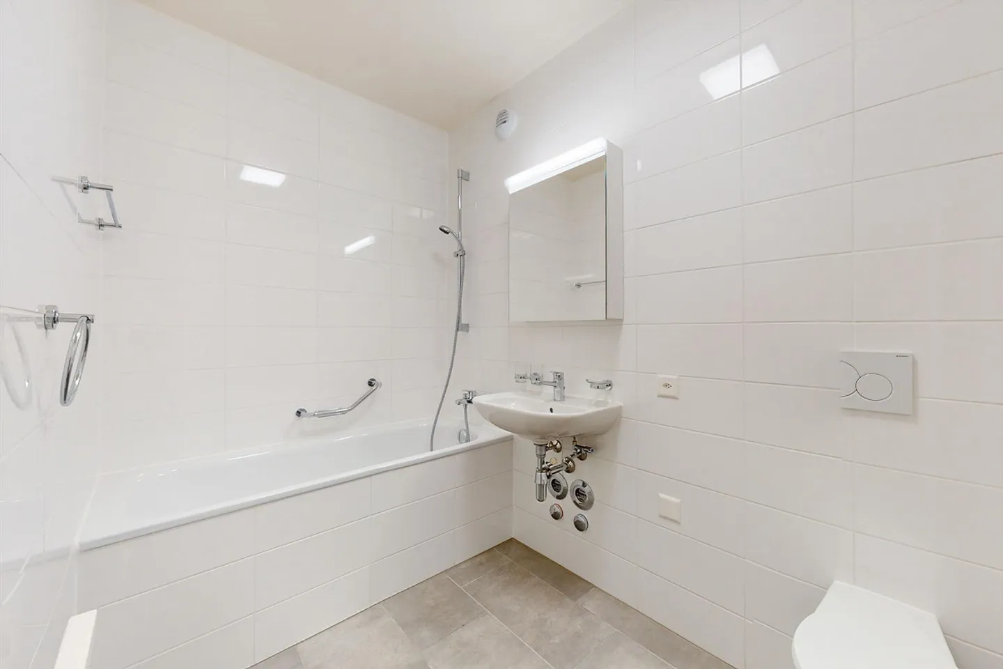 Vicino alla città e alla stazione CFF - Foto 6 di 6