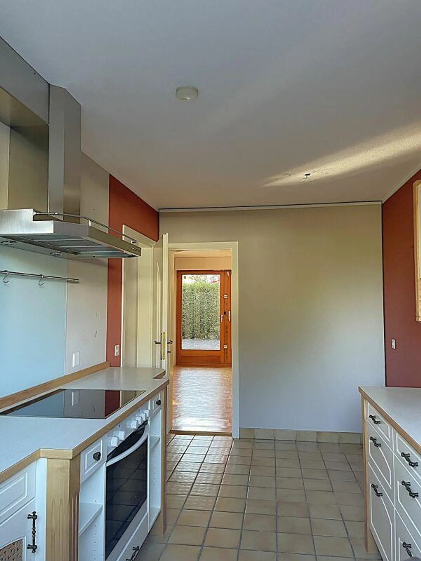 Cozy and Charming 5.5-Room Single-Family House in Prime Location - Photo 6 of 10