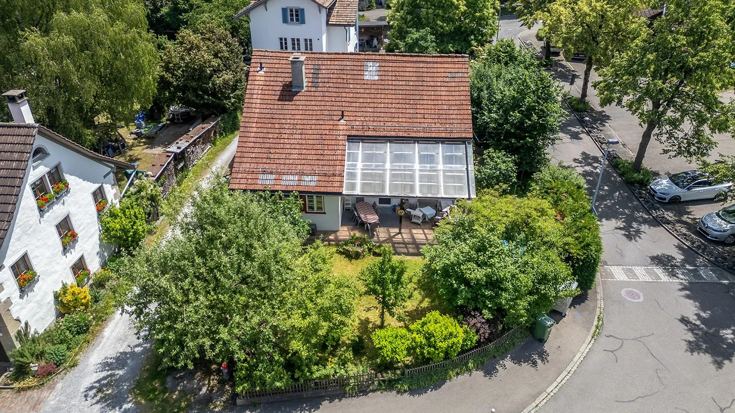 Familienhaus mit Charakter, Geschichte und viel Raum mitten in Effr... - Photo 2 of 21