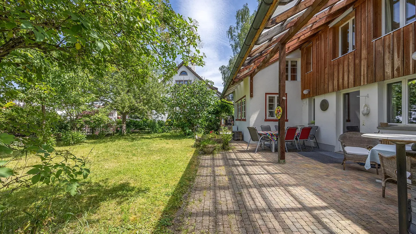 Familienhaus mit Charakter, Geschichte und viel Raum mitten in Effr... - Photo 3 of 21