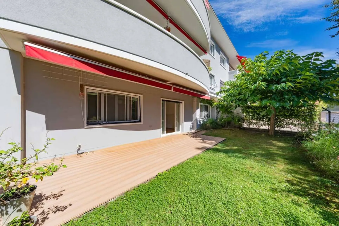 Renovated 3.5-room apartment with terrace & garden, in a quiet area. - Photo 5 of 10