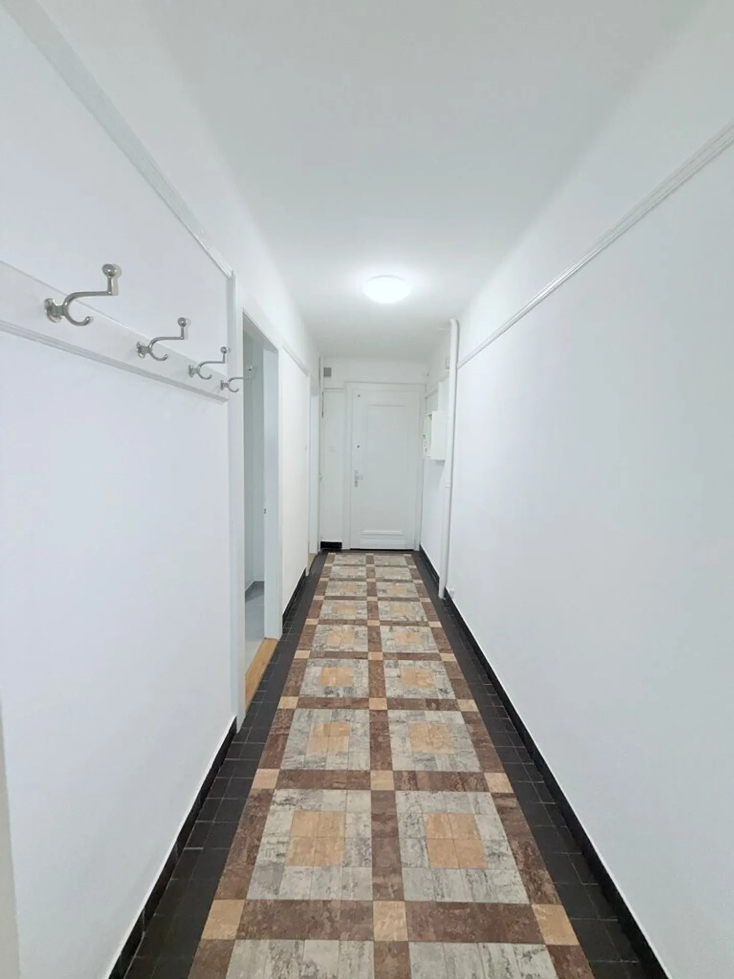 Renovated Studio - Montchoisi District - Photo 3 of 6