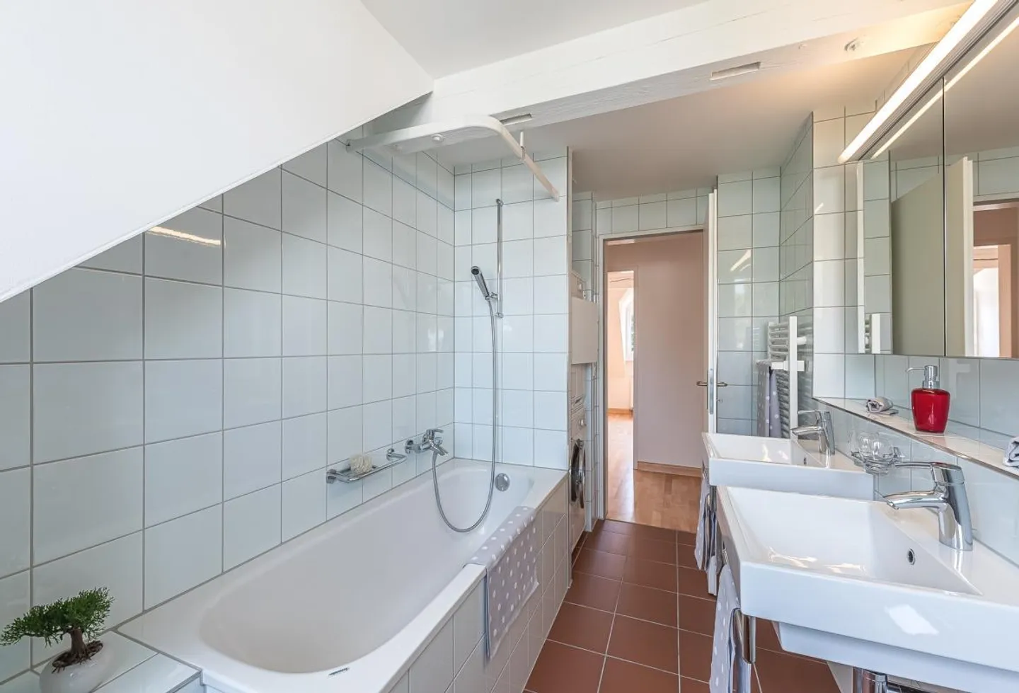 Looking for a new tenant for a 4.5 room apartment in Riehen starting 1.3.2026 - Photo 6 of 11