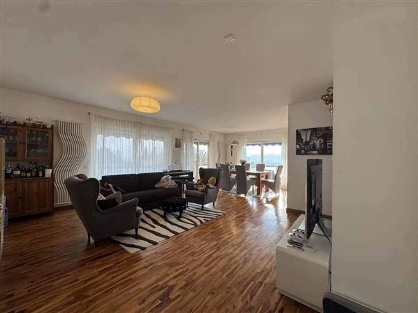 Geräumige Wohnung mit atemberaubendem Blick - Foto 2 von 12