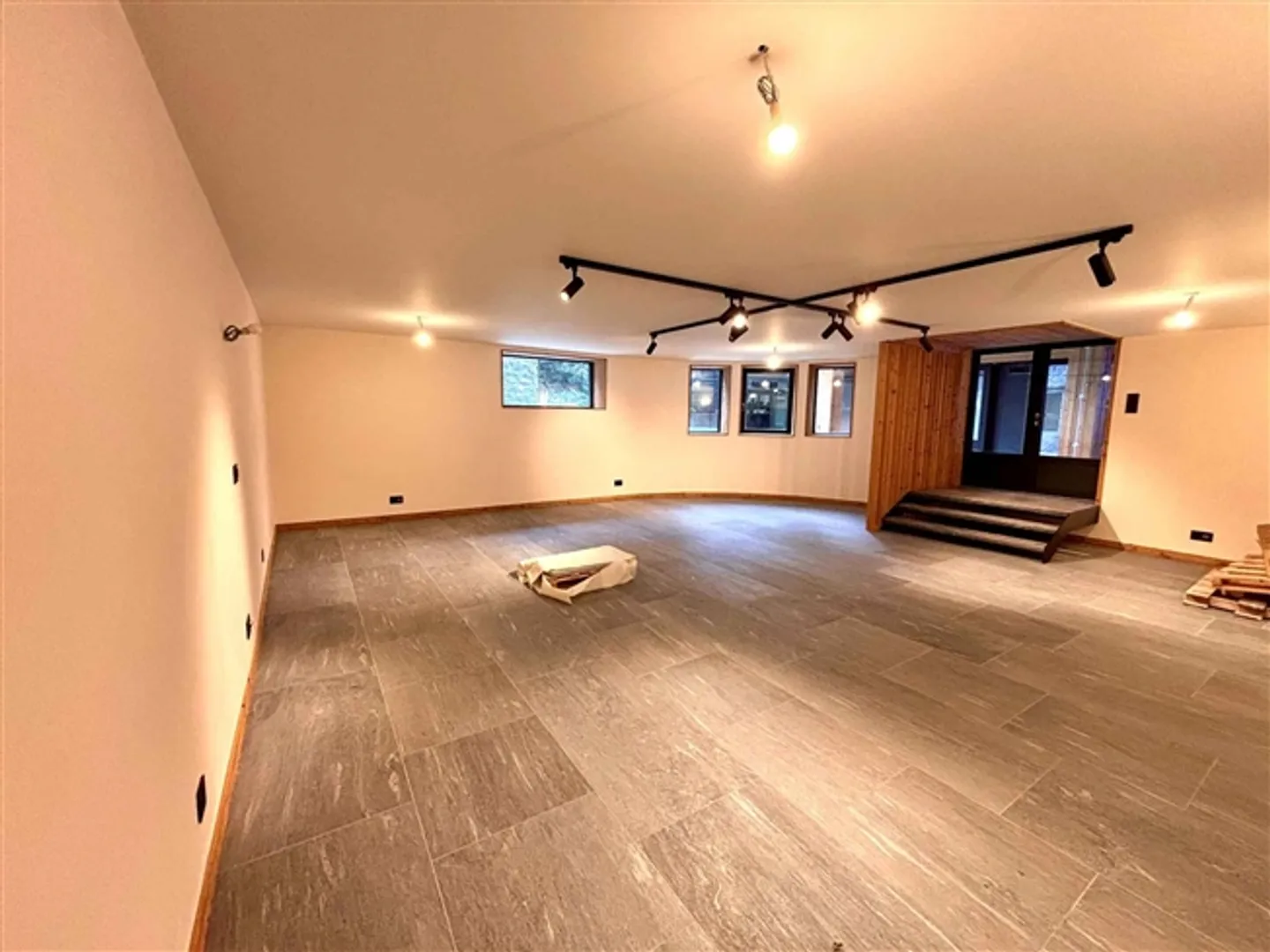 Magnifiques Espaces Commerciaux à Louer - Photo 2 sur 5