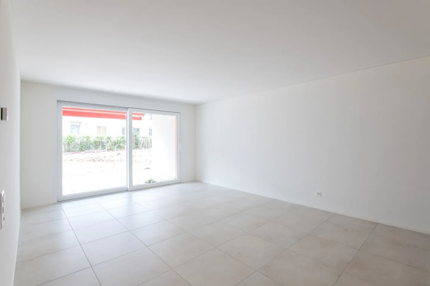 Modern apartment in a quiet and sunny area - Photo 2 of 6