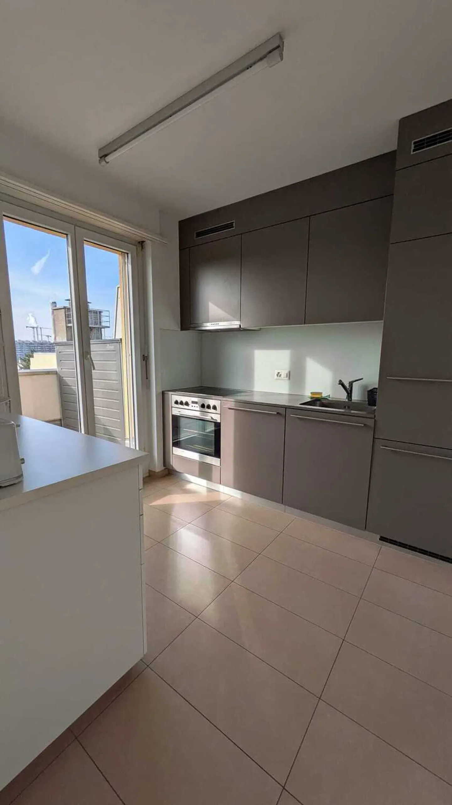 APPARTEMENT 2½ PIÈCES À BASEL - VIEILLE VILLE/PETIT BASEL, MEUBLÉ, TEMPORAIRE - Photo 5 sur 10