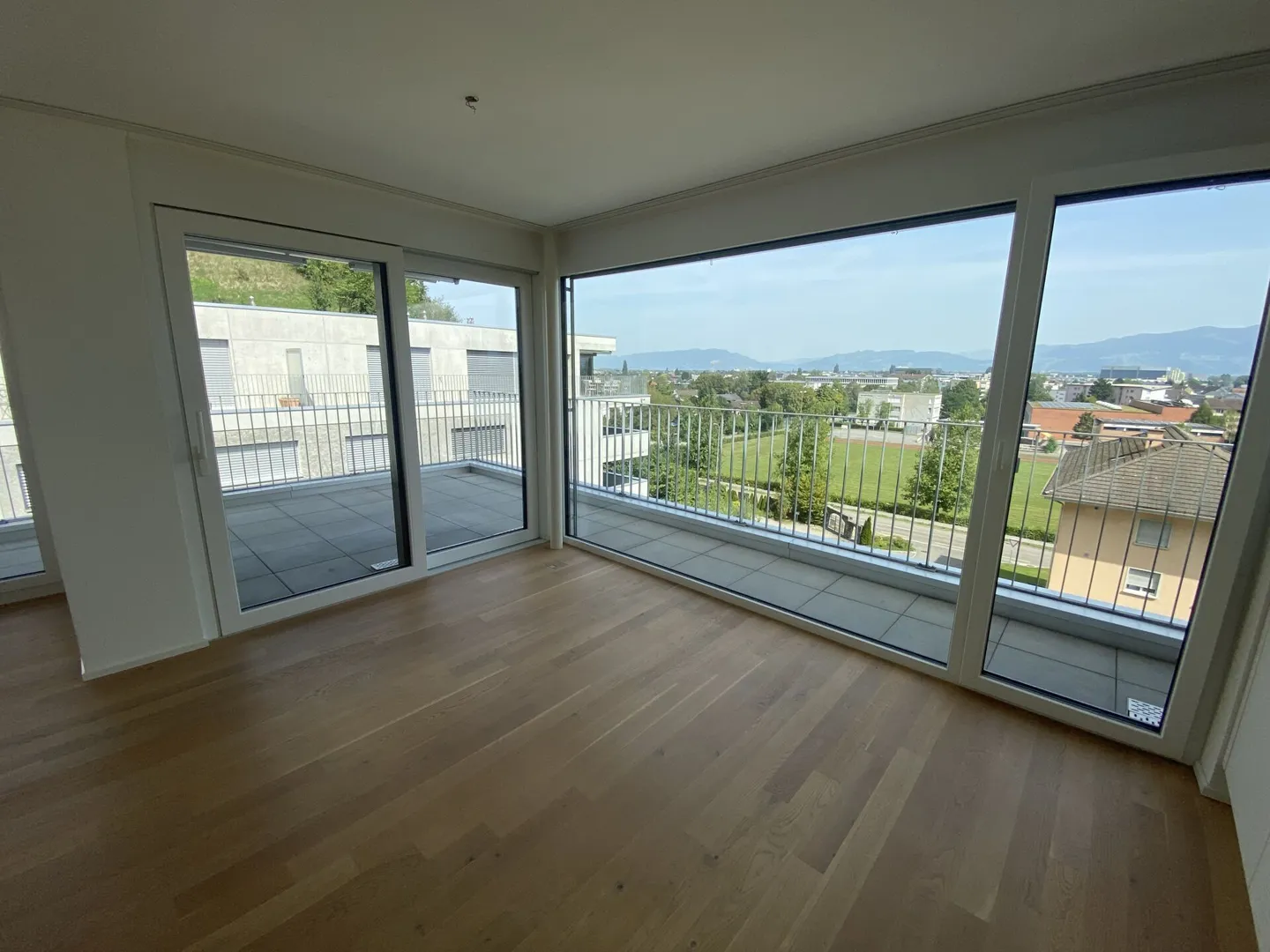 Appartement penthouse 2.5 élégant avec vue imprenable et terrasse - Photo 4 sur 11