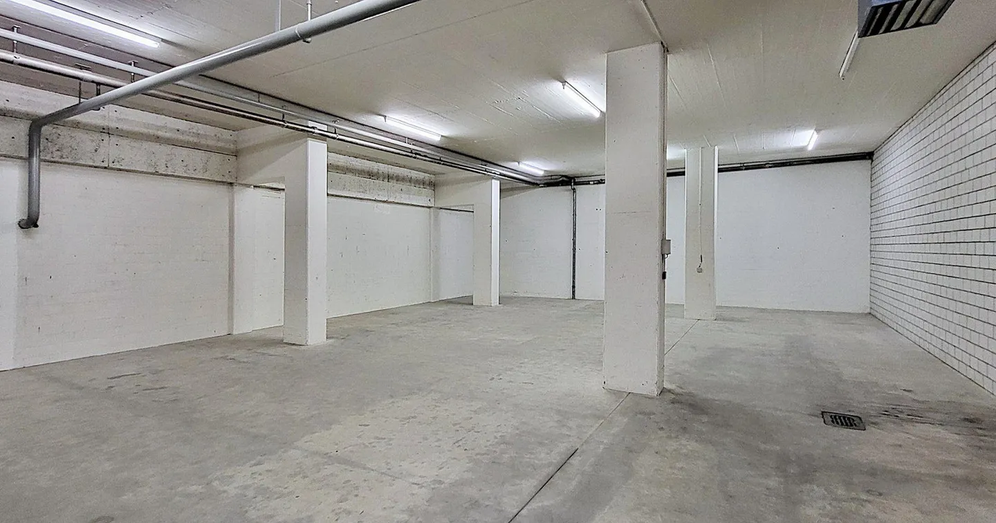 Spazio di stoccaggio con consegna e buona altezza del soffitto a Glattbrugg! - Foto 2 di 7