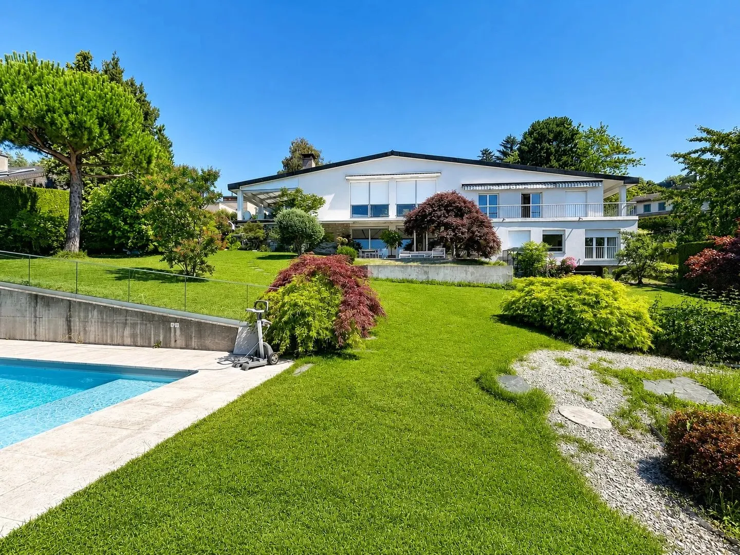 Elegant Villa with Lake View - Photo 2 of 2