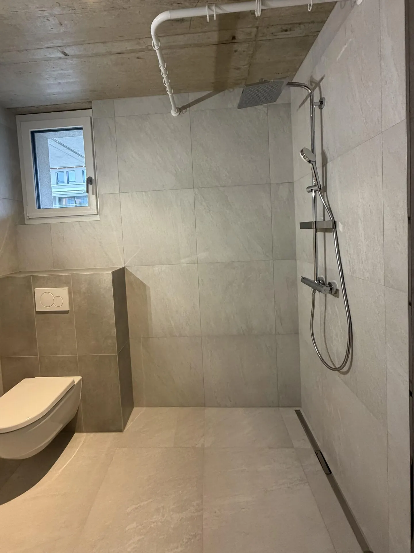 Beautiful functional commercial space of 51 m2, ideally located, 2 steps from Châtel-St-Denis train station - Photo 7 of 12