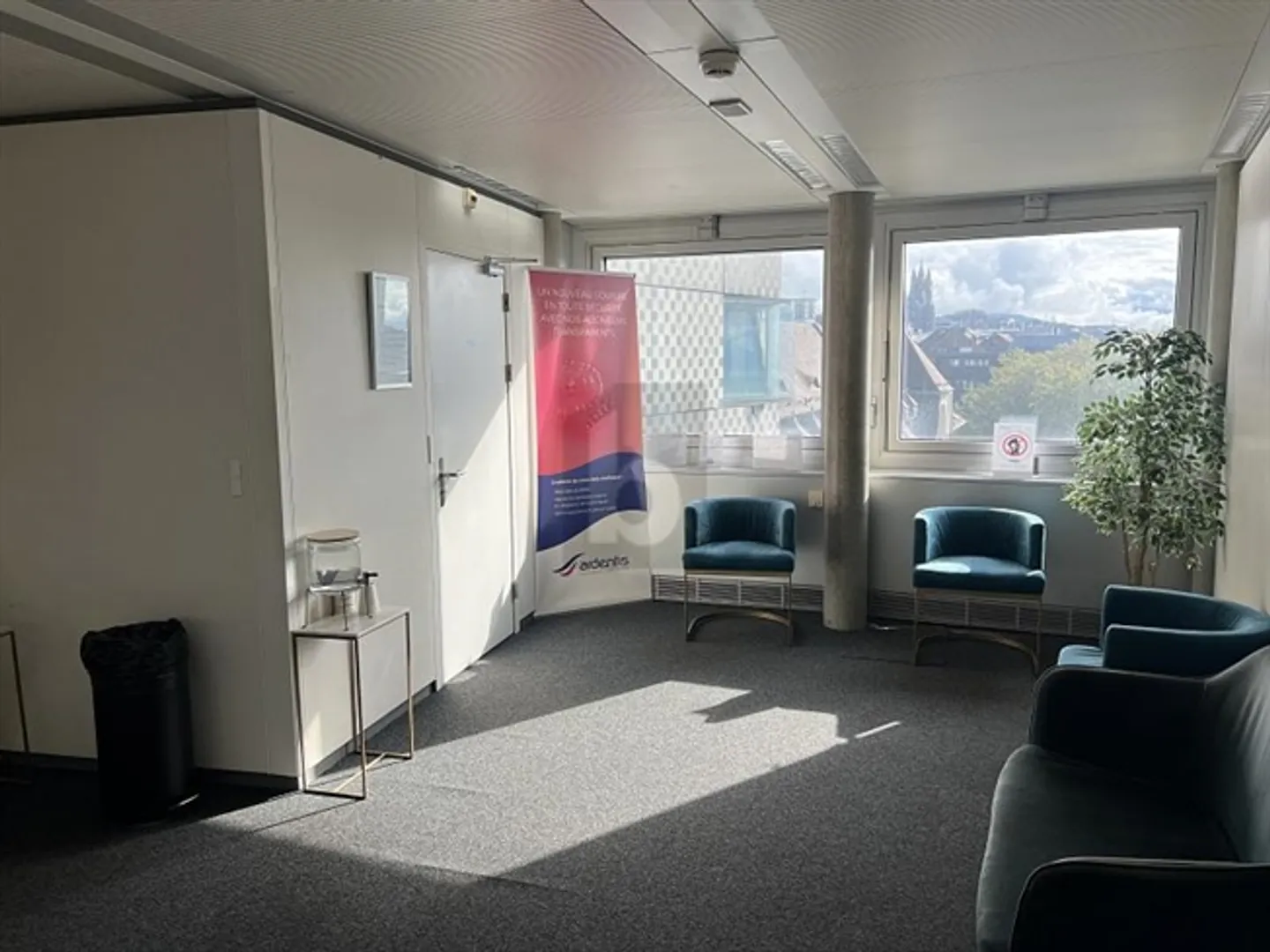 BUREAUX LUMINEUX AU PLACE CHAUDERON - Photo 4 sur 6