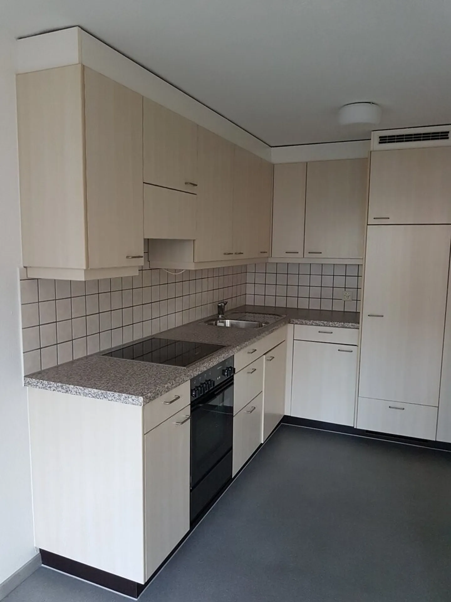 Attractive apartment seeks a new tenant - Photo 3 of 7