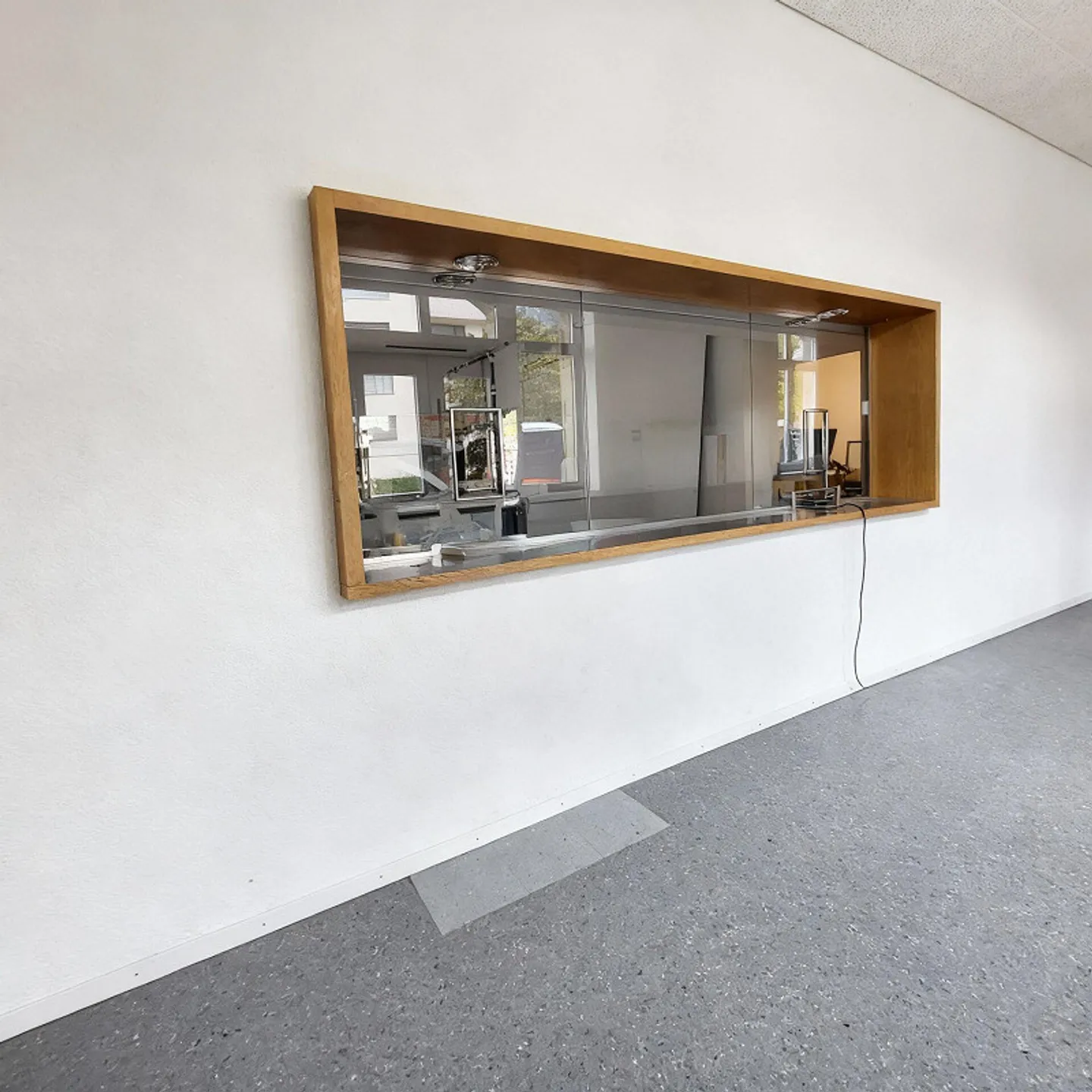 Spazio di vendita, gastronomia o ufficio attraente presso la stazione di Näfels-Mollis. - Foto 5 di 11