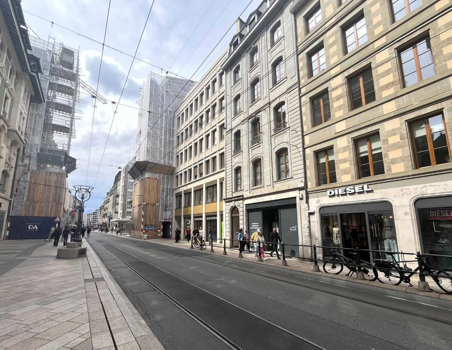 BUREAUX D'UNE QUALITÉ EXCEPTIONNELLE 177 M² - RUE DE LA CROIX-D'OR - Photo 1 sur 7