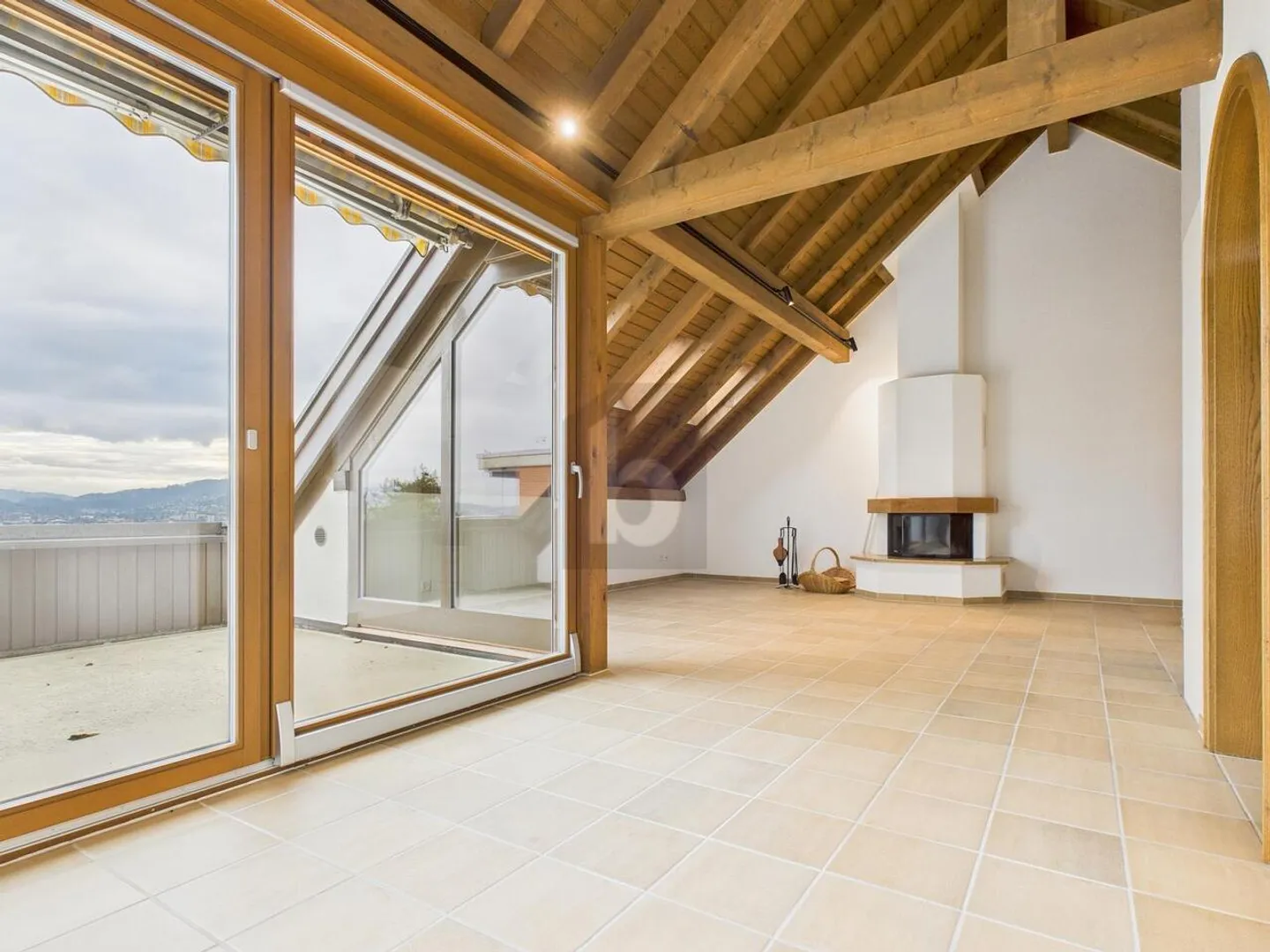 FRESHLY RENOVATED, WITH A VIEW OF THE LIMMATTAL - Photo 3 of 6