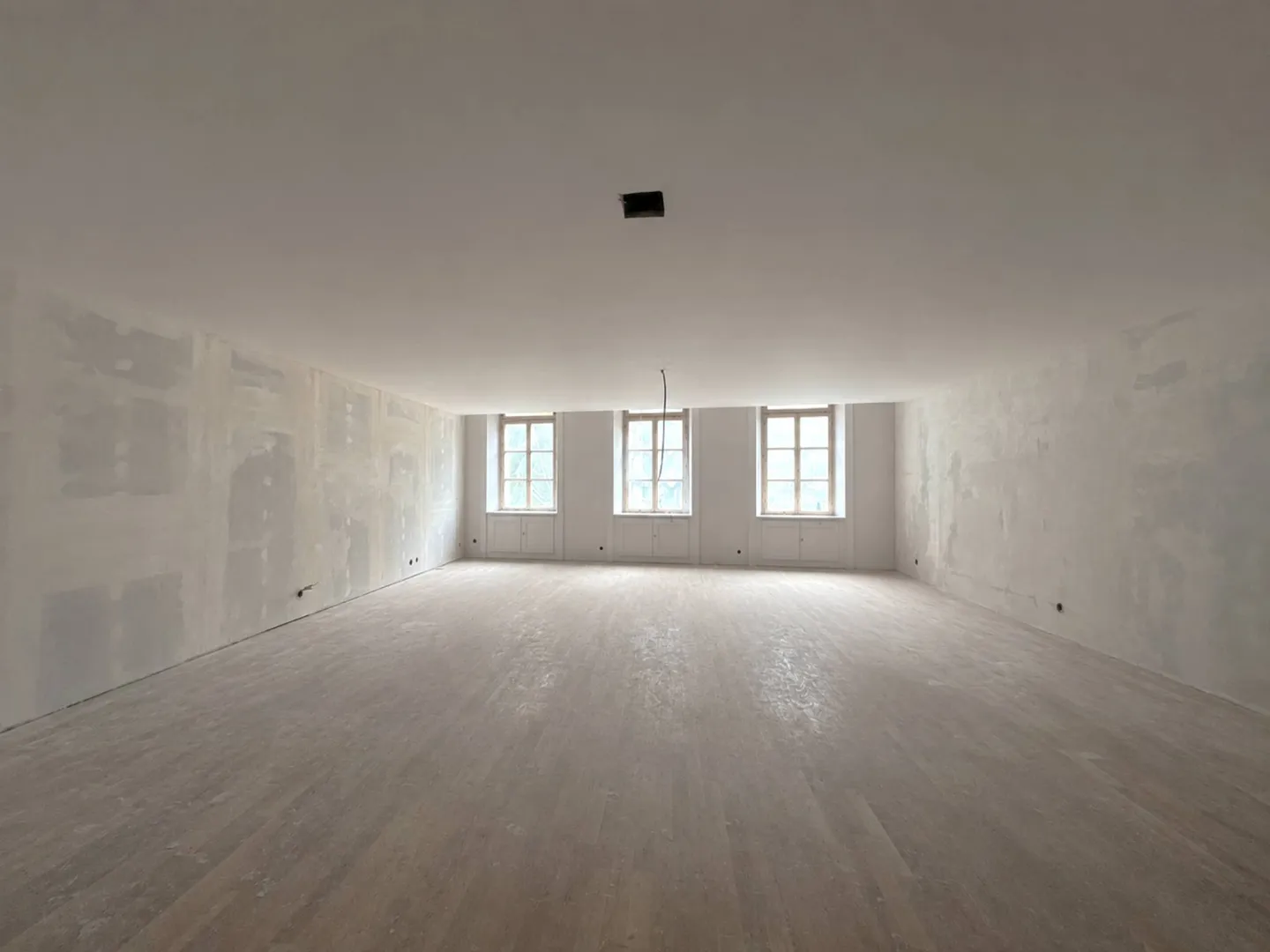 BUREAUX D'UNE QUALITÉ EXCEPTIONNELLE 177 M² - RUE DE LA CROIX-D'OR - Photo 2 sur 7