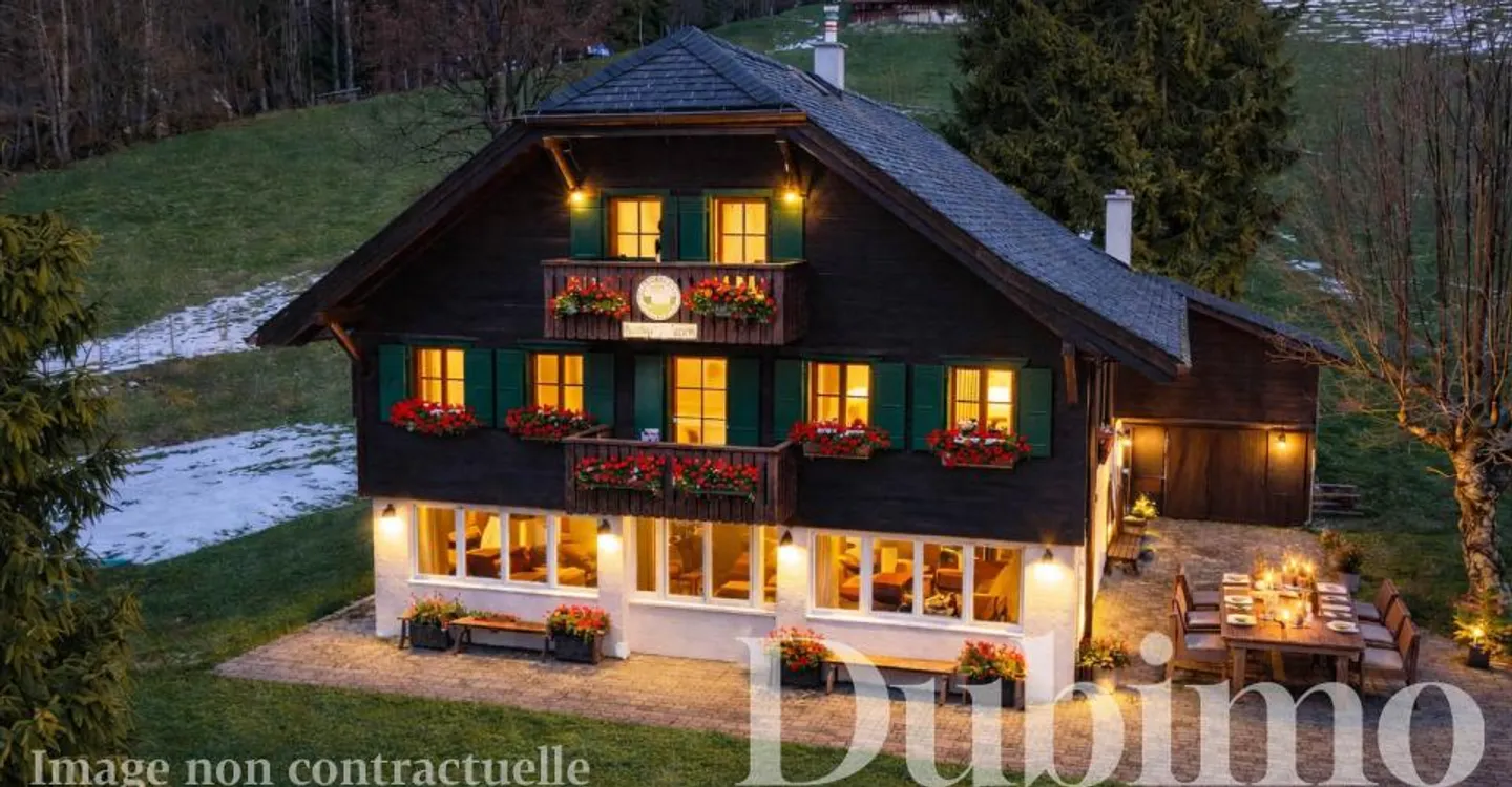 11-ROOM CHALET ON THE RIVIERA - Photo 1 of 11