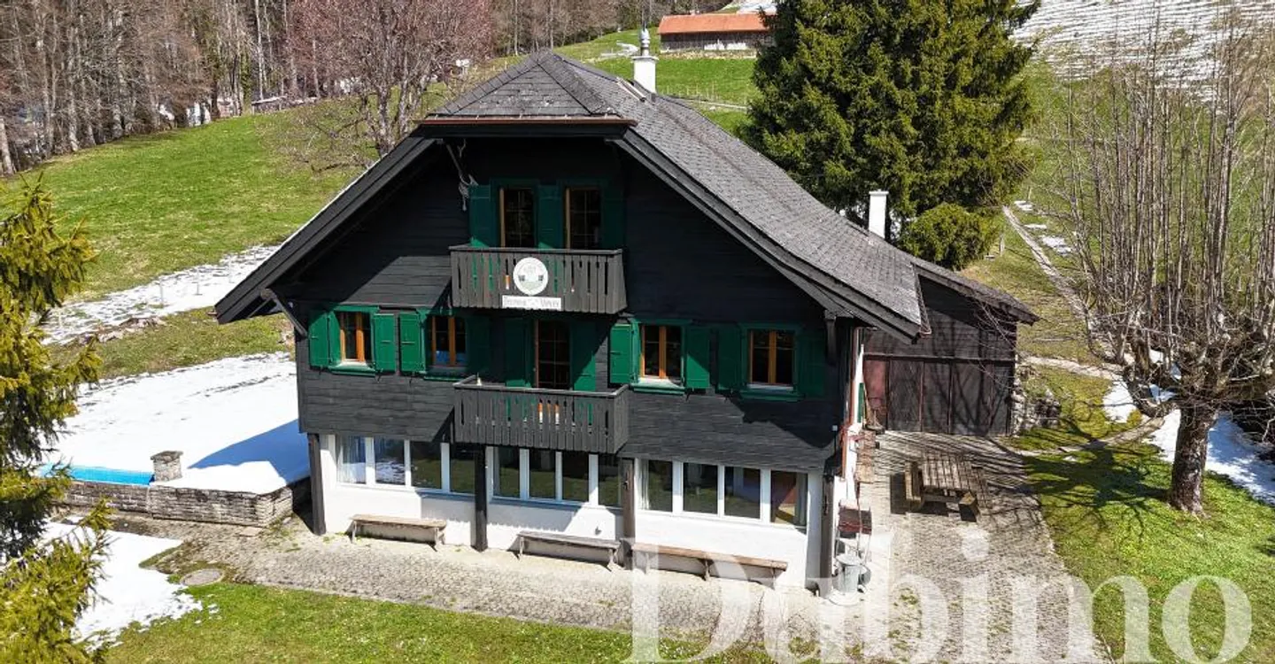 11-ROOM CHALET ON THE RIVIERA - Photo 2 of 11
