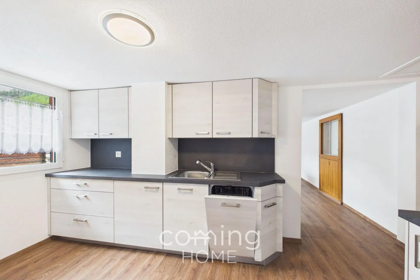 Charming 4.5 room apartment in Saas-Balen with stunning mountain views - Photo 2 of 13