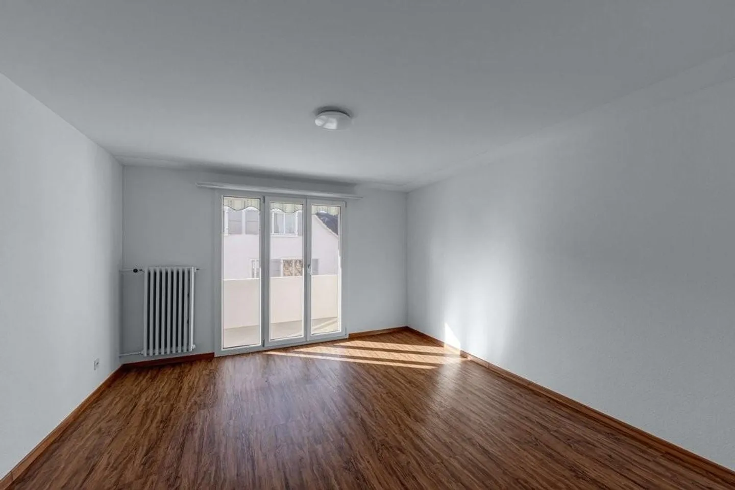 Renovated apartment at a fair price - Photo 9 of 10