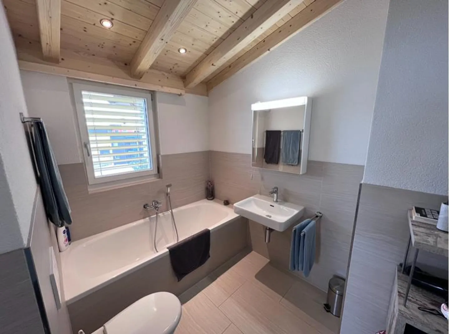 Appartement sous les combles de 3,5 pièces dans un endroit calme - Photo 6 sur 8