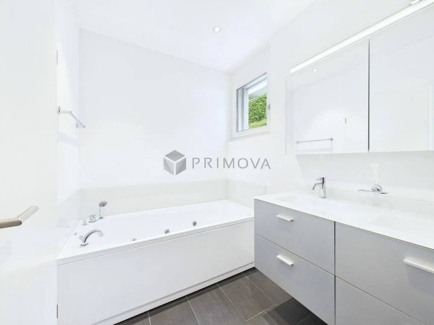 Appartamento elegante con terrazza di 4,5 stanze con vista - Foto 9 di 10