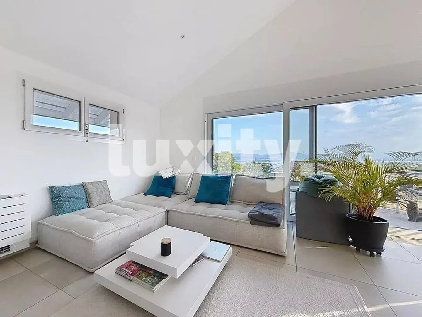 Luxuswohnung mit Seeblick - Foto 1 von 9