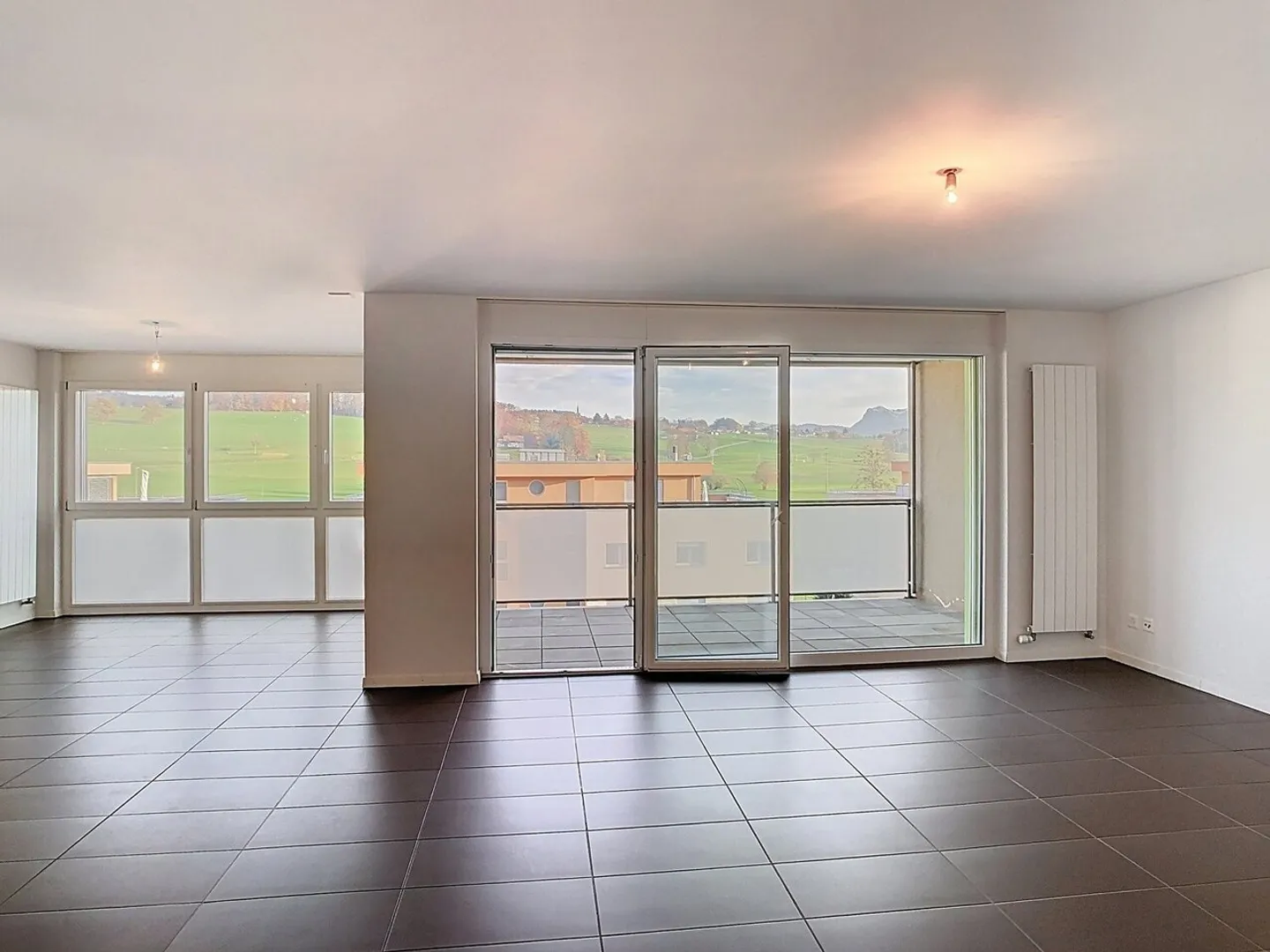 «Geräumige, moderne 31/2 Zimmerwohnung in der Nähe aller Annehmlichkeiten» - Foto 1 von 12