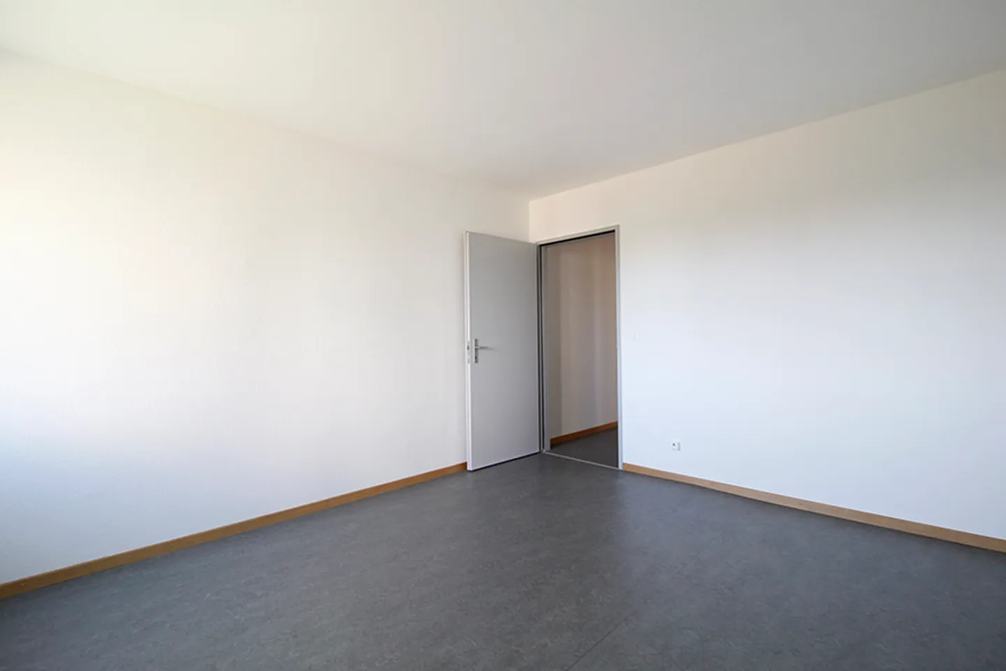 Appartamento moderno di 4,5 stanze in un tranquillo quartiere residenziale! - Foto 6 di 6