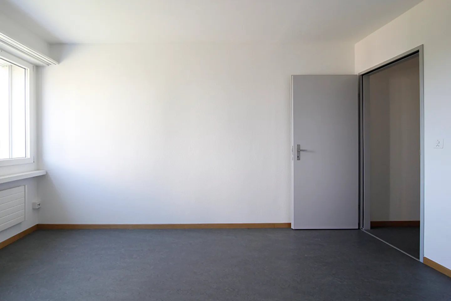 Appartamento moderno di 4,5 stanze in un tranquillo quartiere residenziale! - Foto 5 di 6