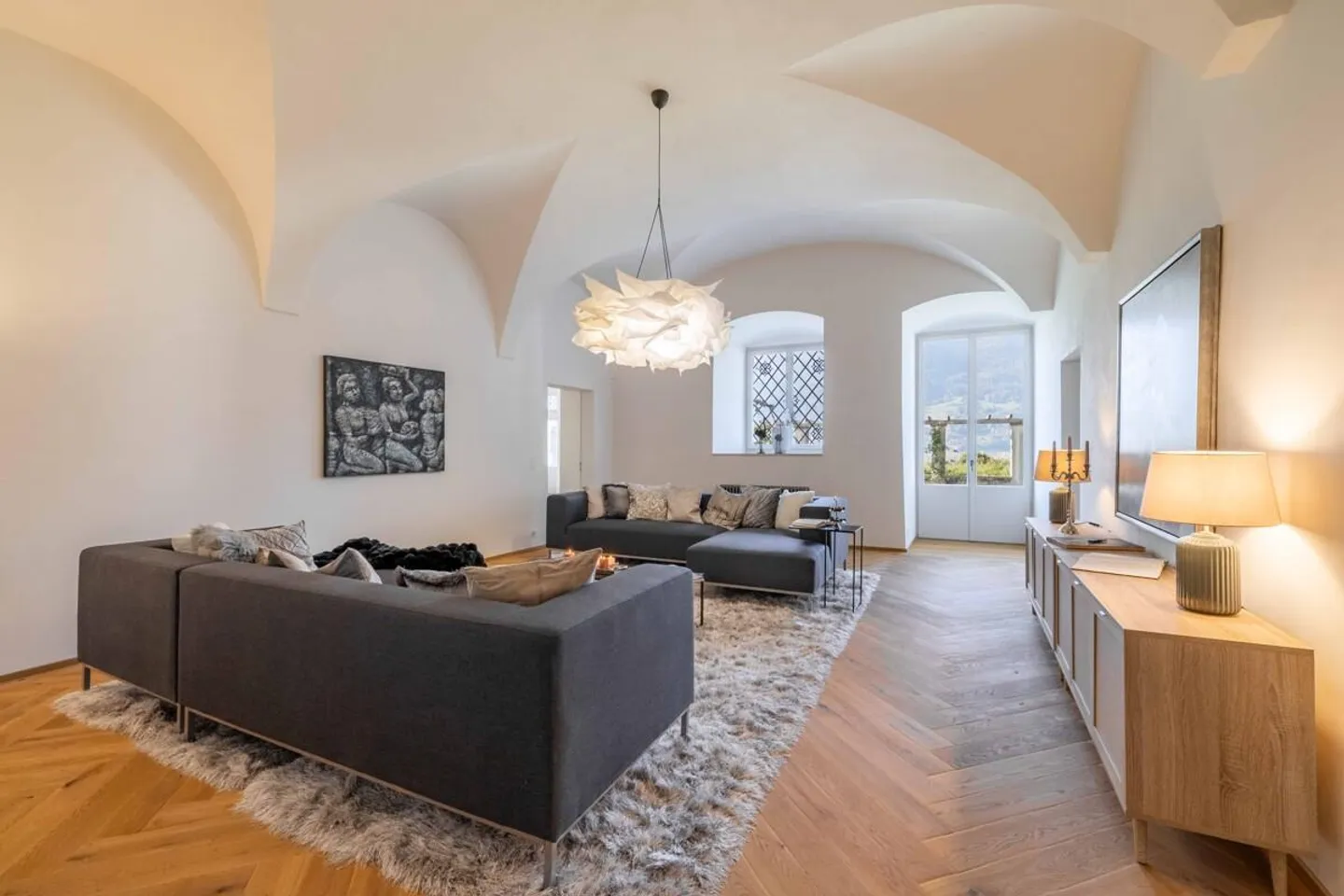 Exclusive Garden Residence in Zizers: Living in a Historic Castle - Photo 2 of 6