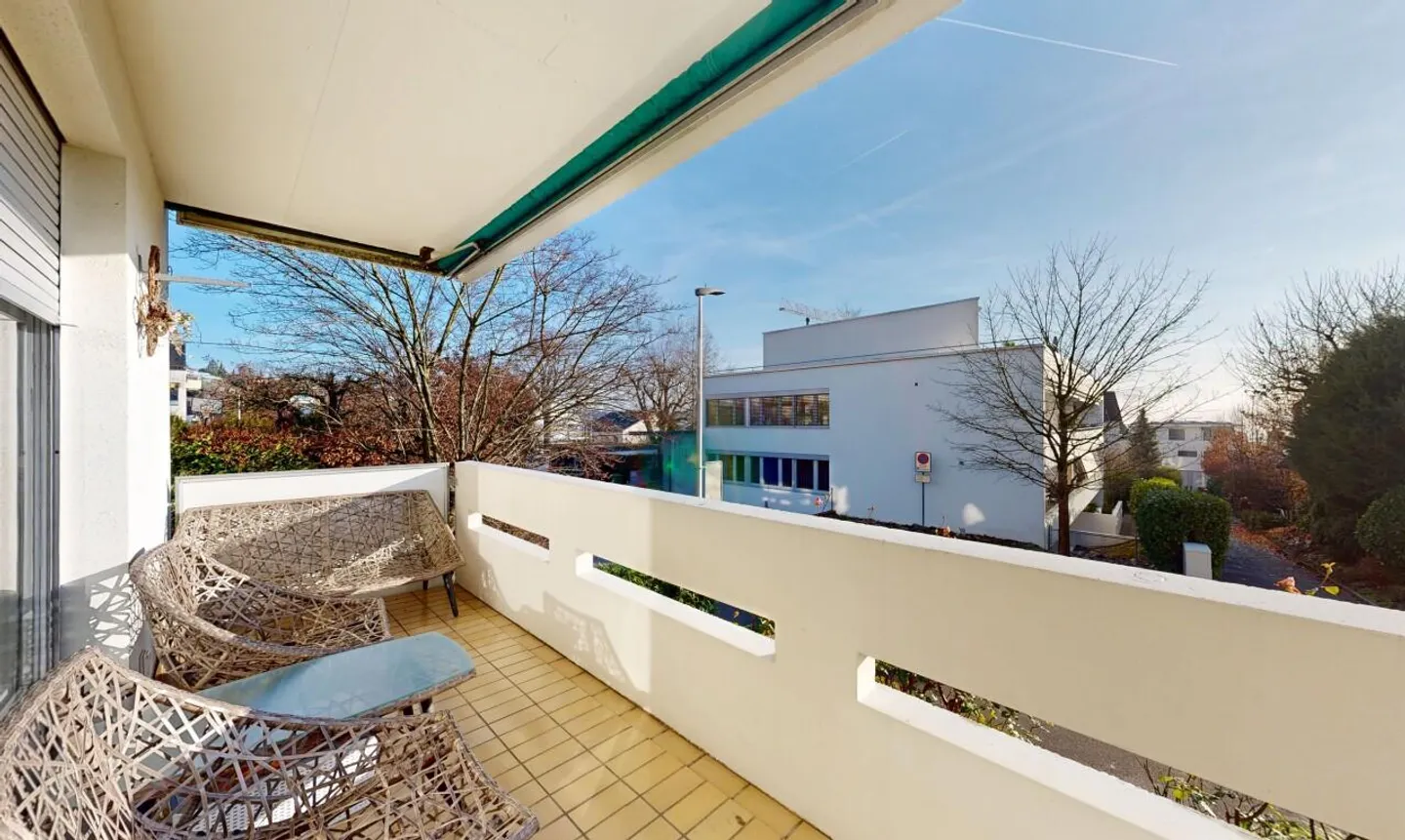 Appartement rénové de 3,5 pièces avec balcon et jardin à Oberwil - Photo 2 sur 11