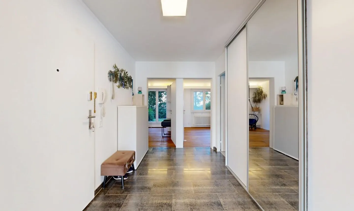Appartement rénové de 3,5 pièces avec balcon et jardin à Oberwil - Photo 4 sur 11