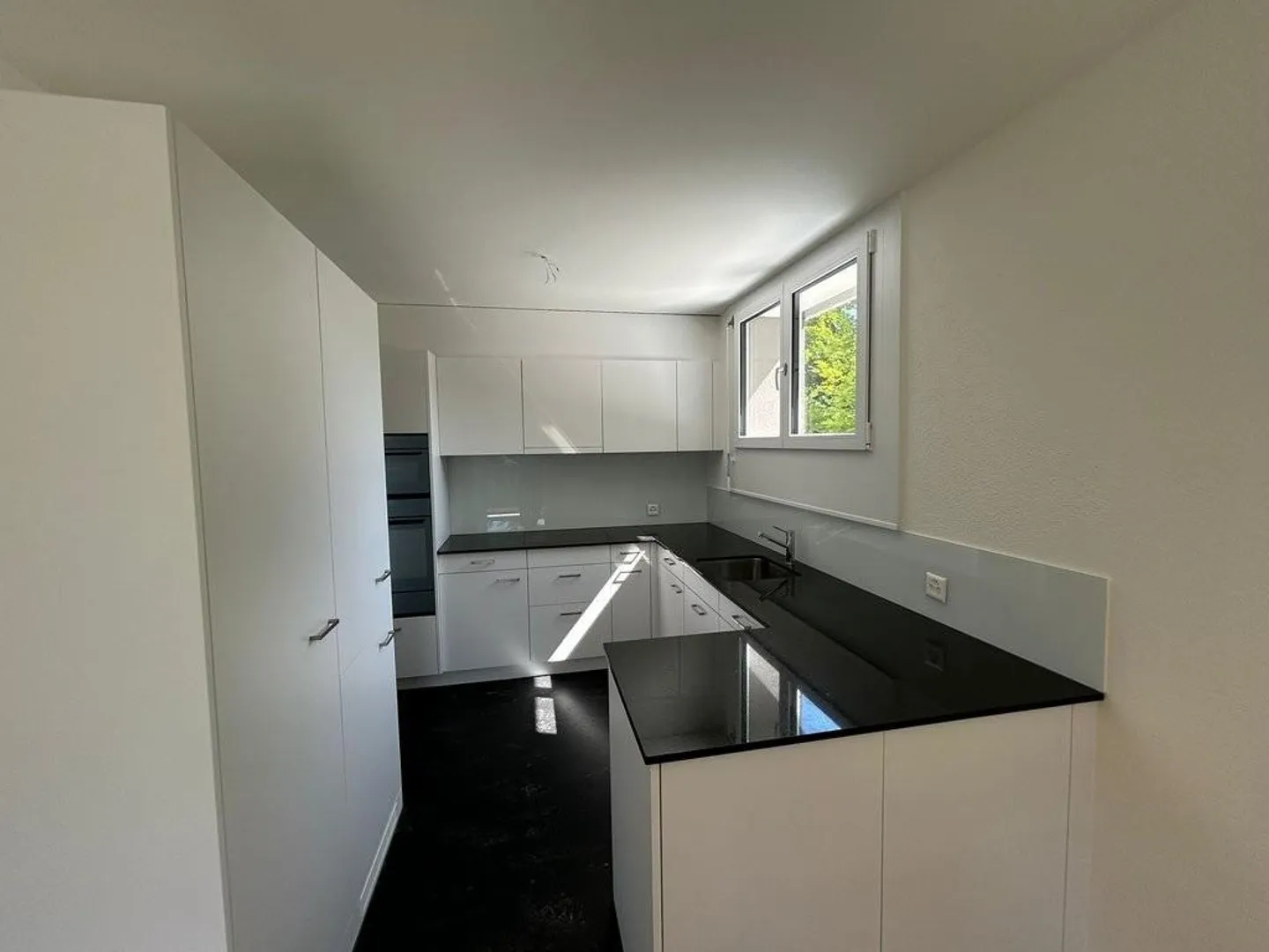 Bella appartamento di 4,5 stanze con grande balcone a Allschwil - Foto 2 di 11